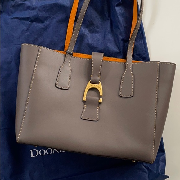 BNWT Dooney & Bourke Small Shannon Tote - Picture 2 of 7